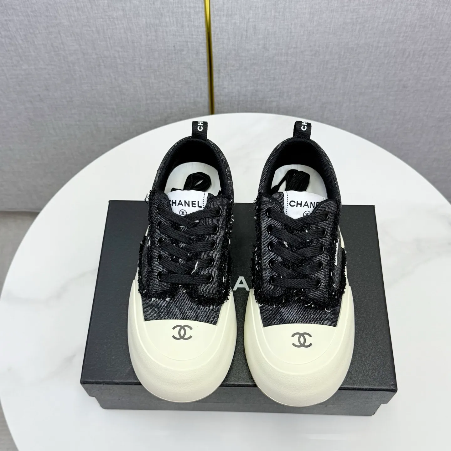 👟👟Ex-factory price 600👟👟Chanel Panda Shoes! 2025 counter's top casual sports shoes, this classic design; the upper is in the style of electric embroidery with various techniques; the outsole is fashionable and sporty; the unusual inclusion of a variety of color matching elements... The diversified mix and match is very good-looking and versatile, and can be used for leisure, fashion, sports, and outdoor... ꫛꫀꪝ Go➫ Materials: ❶Upper made of: original imported first-layer silk cowhide + original version waterproof cloth + original first-layer cowhide ❷Inner lining: Original Yangli+wang ❸ Outsole based on: Original TPU combination outsole Counter boutique packaging complete set for women 35–41